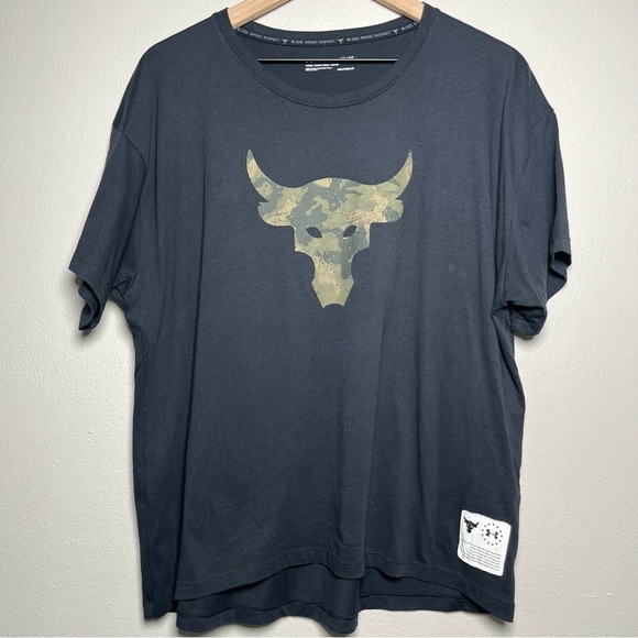 Under Armour‎ Women Camo Brahma Shirt XL Black Bull Crewneck Short Sleeve - Picture 1 of 10